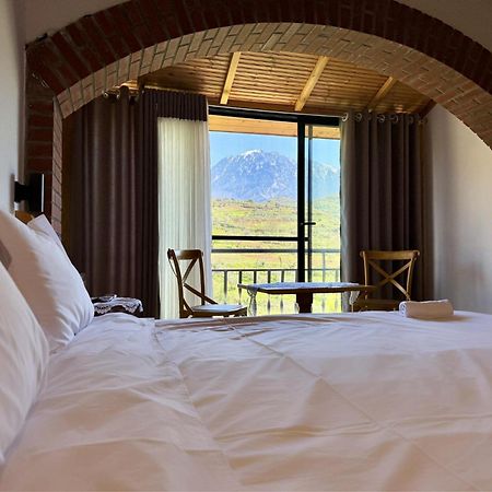 Alpeta Agrotourism & Winery - Roshnik , Berat Hotel Bagian luar foto